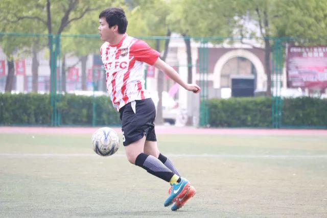 霍姆格伦35+14雷霆轻取爵士 国王送猛龙8连败